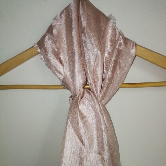 3/30$ NORDSTROM Light Pink Shiny Lightweigth Fringed Flowy Scarf NWT - Picture 2 of 7